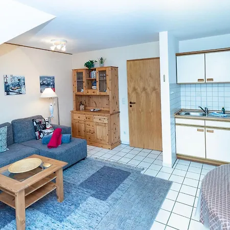 Maike, 9b Apartman